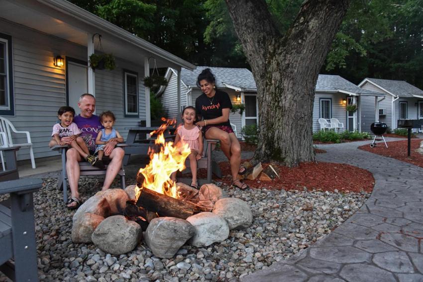 Adirondack Sunrise Lodge Lake George Exterior foto