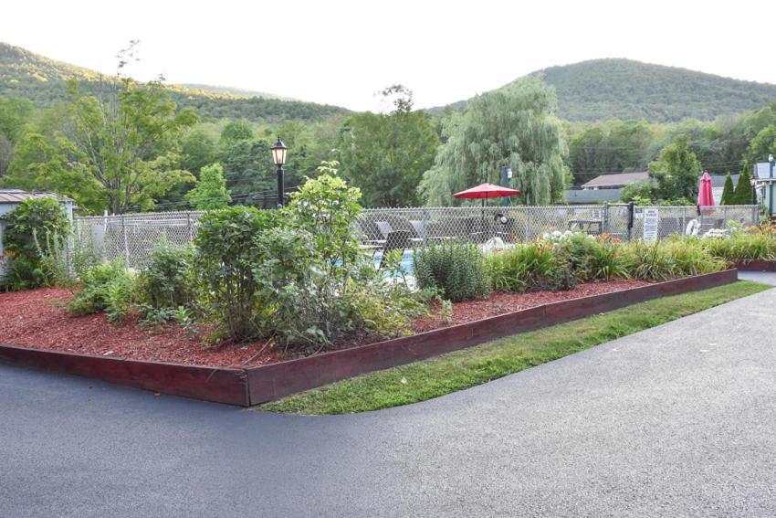 Adirondack Sunrise Lodge Lake George Exterior foto